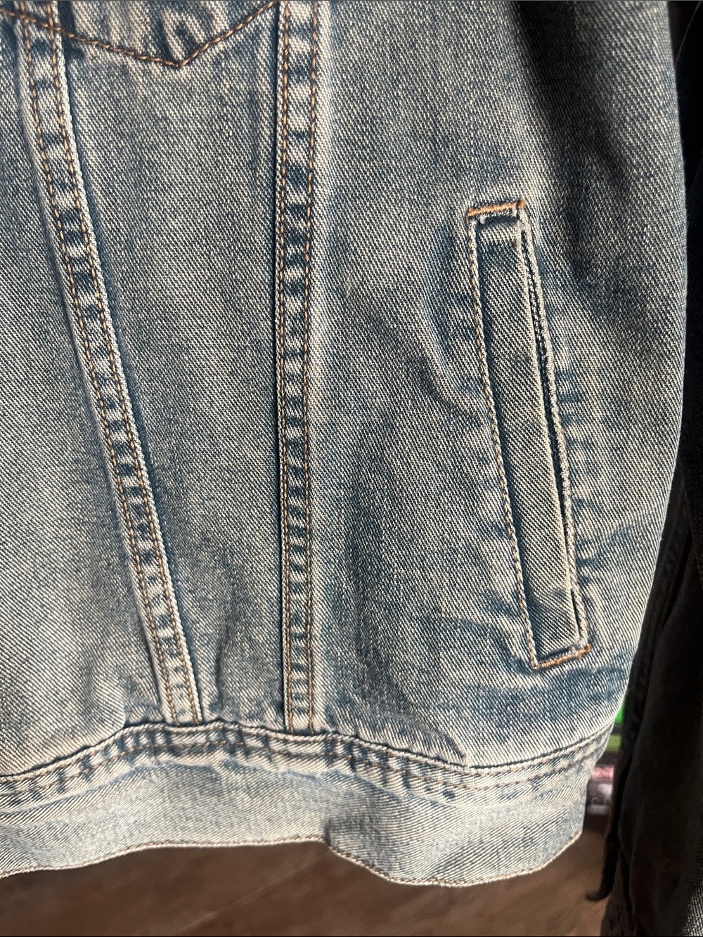 American Eagle Outfitters Faded Light Blue Denim Trucker Jacket - Men - Picture 4 of 5
